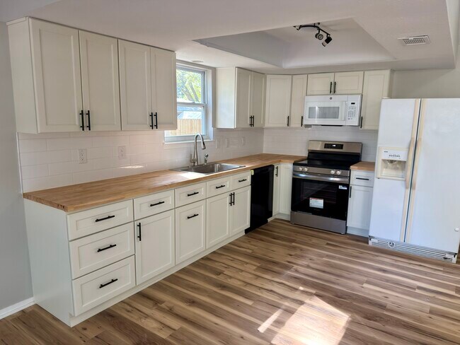 Building Photo - 6309 Rambler Dr