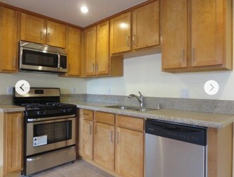 Building Photo - 14826 Vanowen St