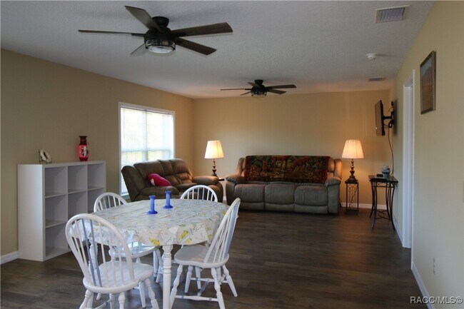 Foto del edificio - 4999 N Tee Pee Dr