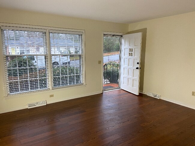 Foto del edificio - 18 12 Oaks Terrace