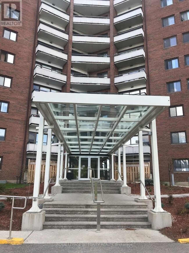 Building Photo - 20-820 Chesterton Dr