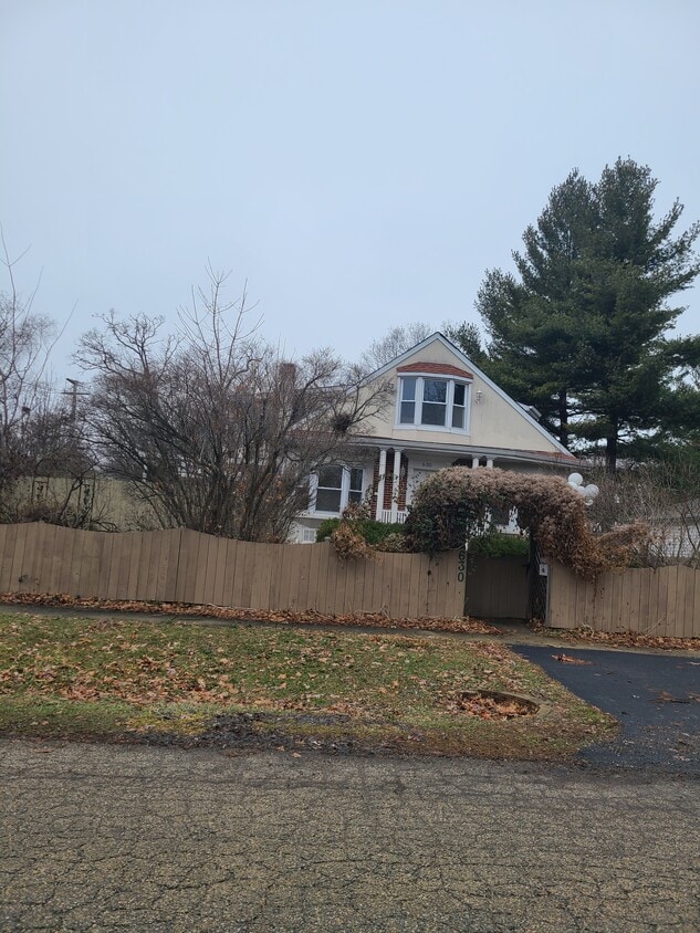 Building Photo - 630 Whitney Ave