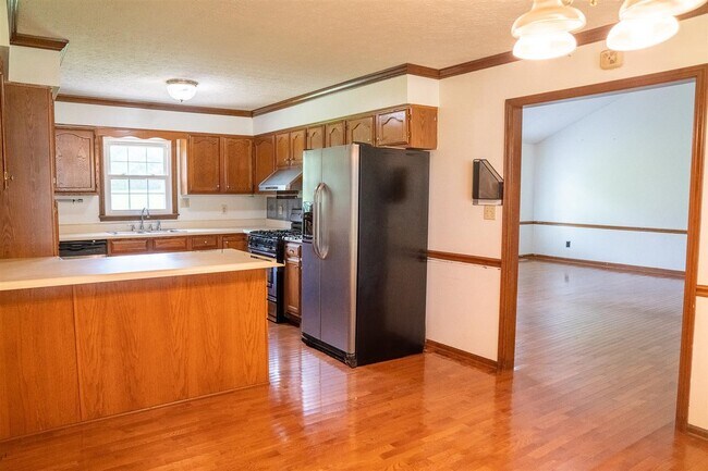 Foto del edificio - 3309 Smallhouse Rd