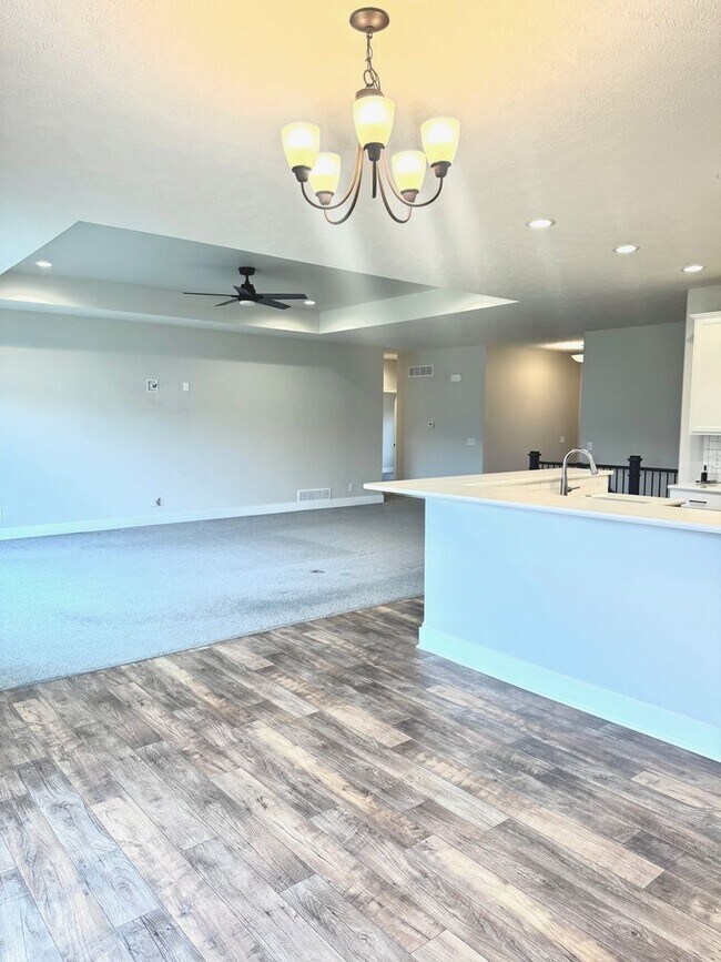 Foto del edificio - Spacious Ranch Home  5 Bedrooms  3 Bathrooms  3,163 Finished Sq Ft