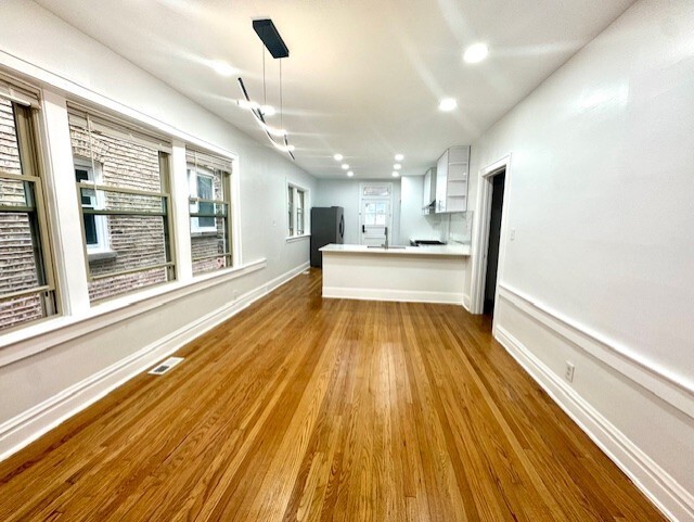 Building Photo - 5412 N Kimball Ave