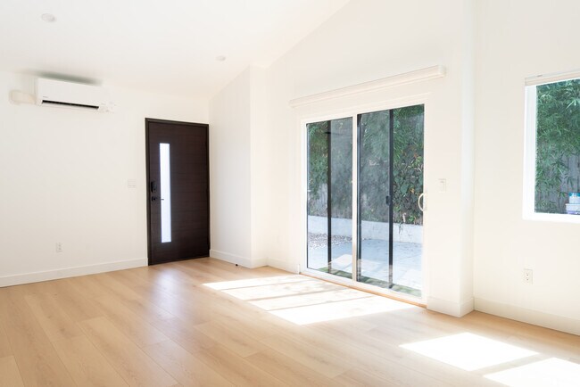 Foto del edificio - 3103 Motor Ave