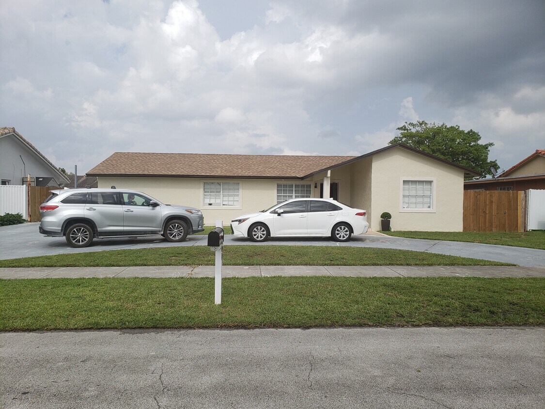 Primary Photo - 4301 SW 135th Ave