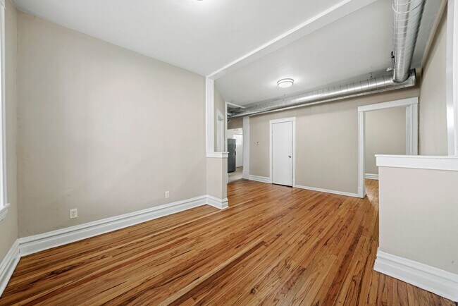 Building Photo - 2255 S Oakley Ave