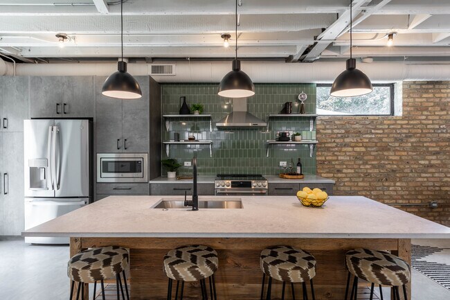 Foto del edificio - 2228 N Kedzie Blvd