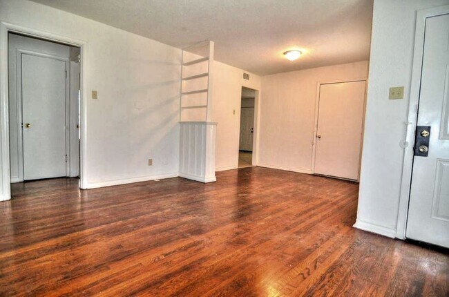 Building Photo - 7746 Colebrook Dr