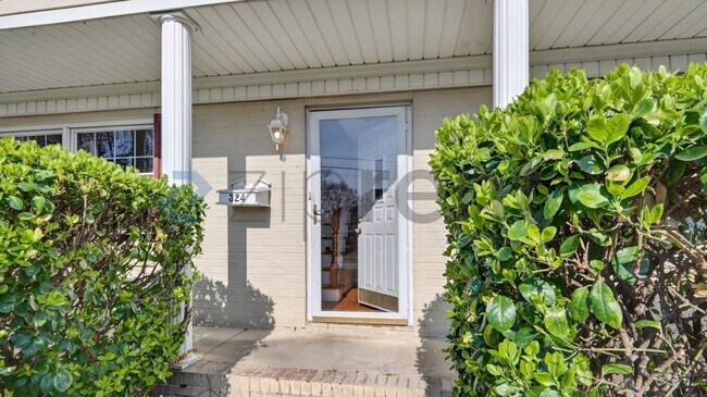 Foto del edificio - 324 Busher Rd