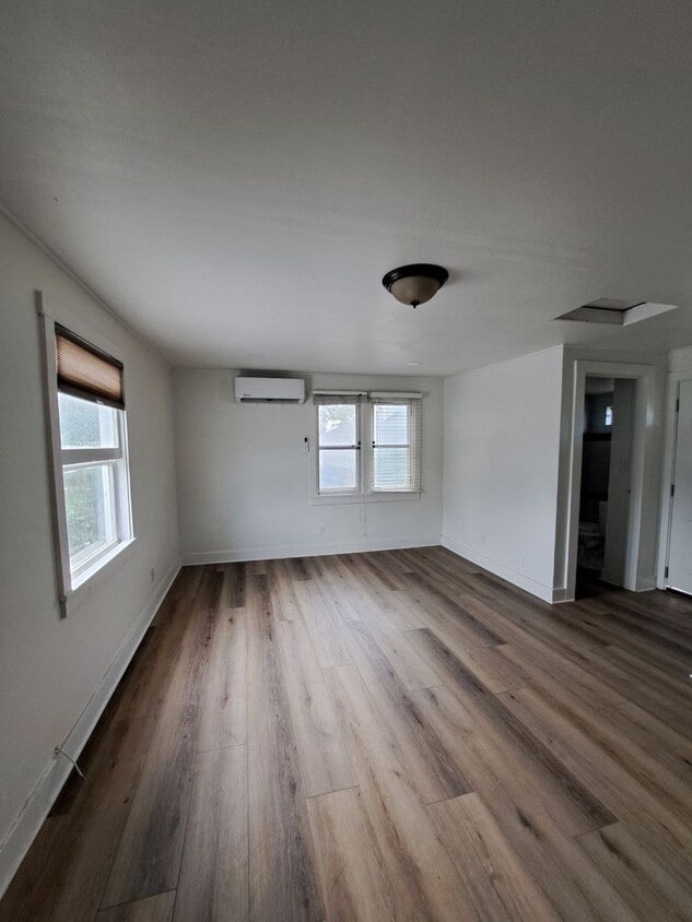 Building Photo - 141 E Hedges Ave