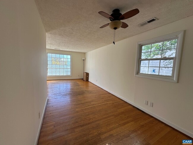 Foto del edificio - 1105 River Ct