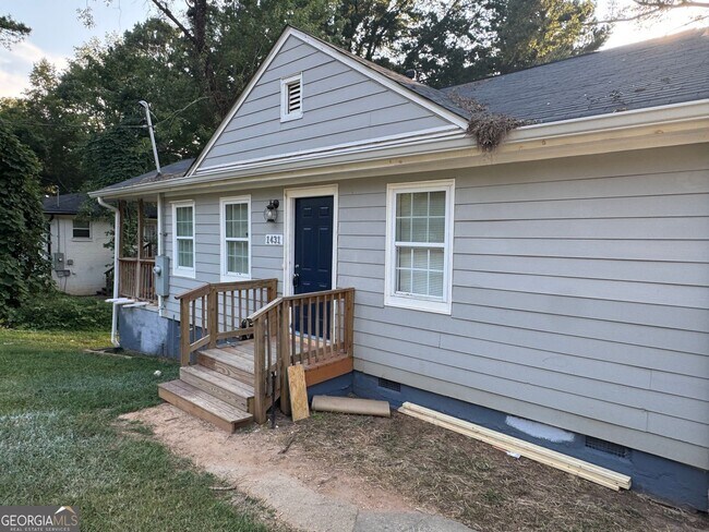 Foto del edificio - 1431 Lorenzo Dr SW