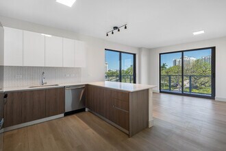 Building Photo - Bread Building