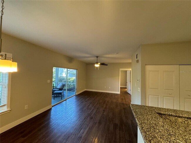 Foto del edificio - 10000 SW 52nd Ave
