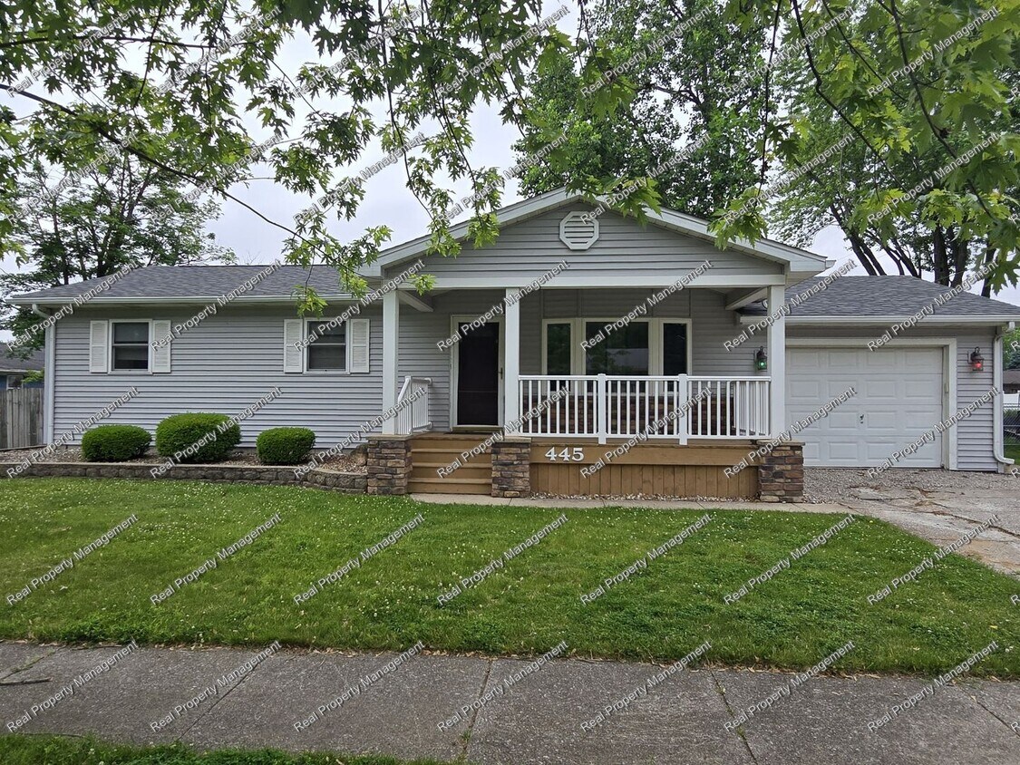 Foto principal - Three Bedroom Ranch w/ Finished Basement
