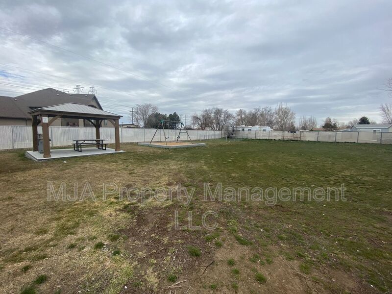 1428 W 300 N Unit 11, Clearfield, UT 84105 Condo for Rent in