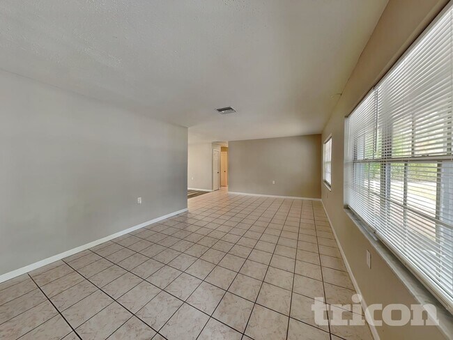 Foto del edificio - 2932 E 148th Ave