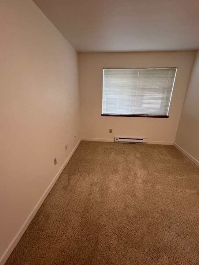 Interior Photo - Jefferson Court
