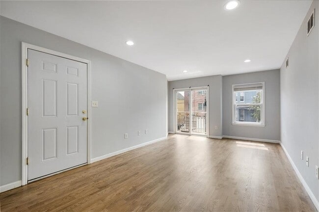 Photo - 150 Congress St House