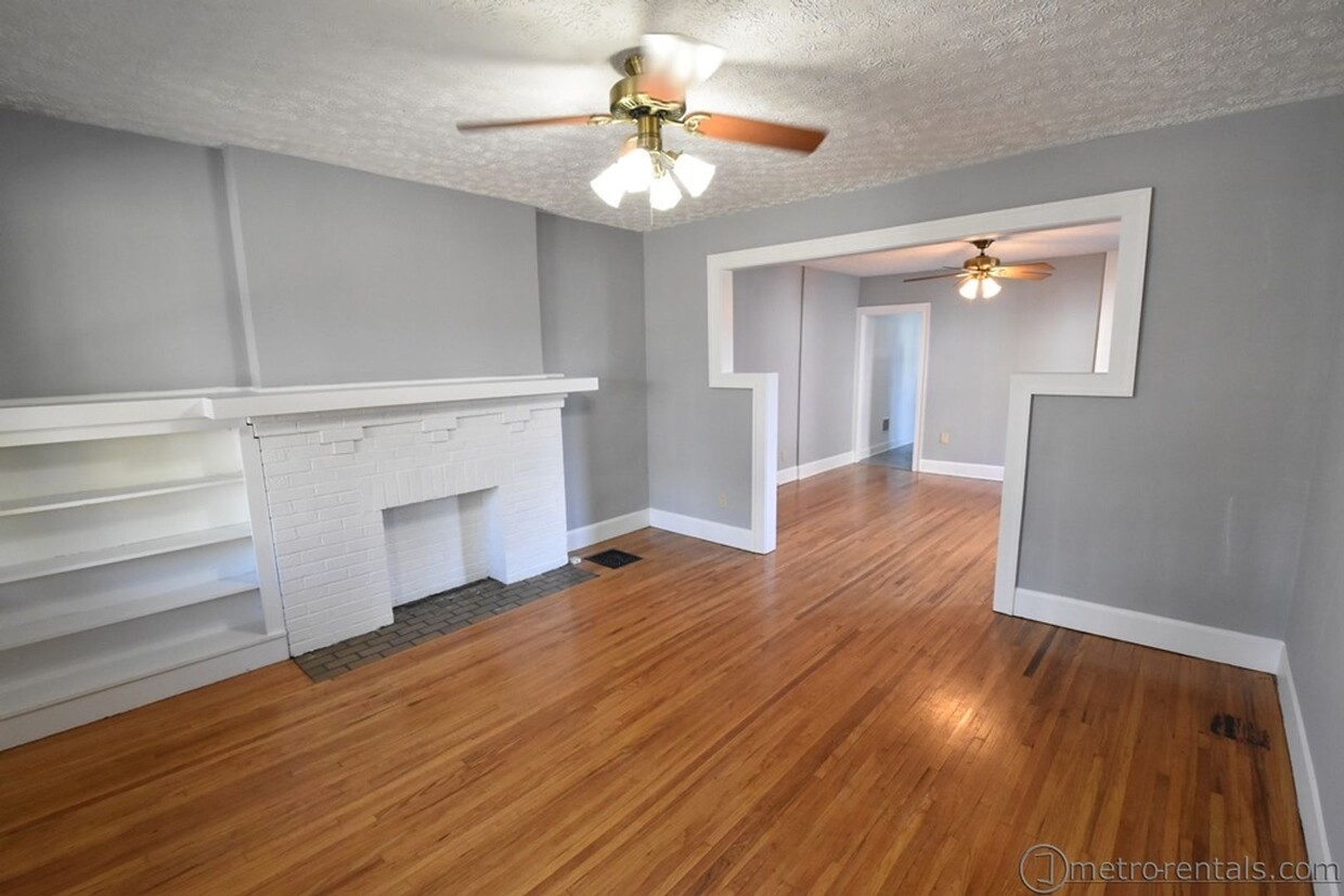 Primary Photo - 149-151 E Lakeview Avenue