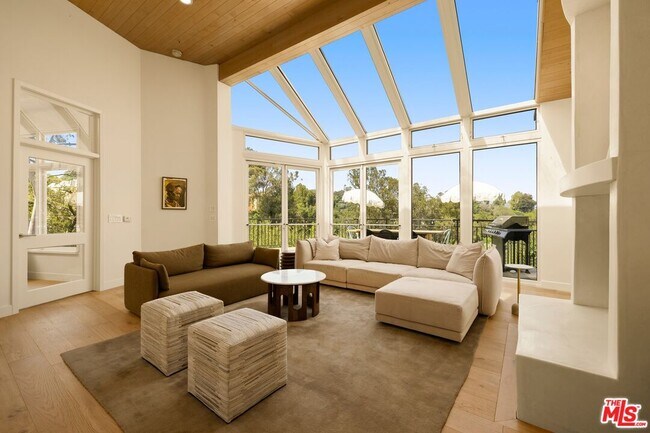 Foto del edificio - 282 Bentley Cir