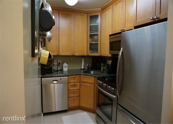 Building Photo - 350 E 85th St