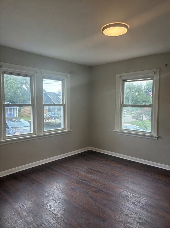 Building Photo - 4828 Laurel Ave