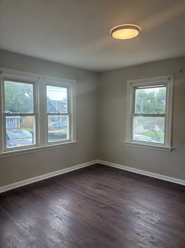 Foto del edificio - 4828 Laurel Ave