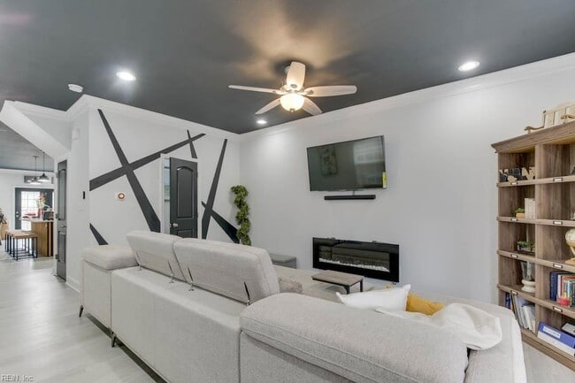 Building Photo - 377 Leeland Ave