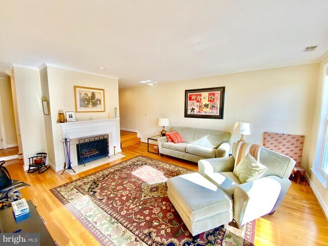 Foto del edificio - 5431 MacArthur Blvd NW