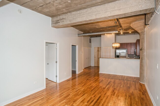 Building Photo - 1151 W 14th Pl