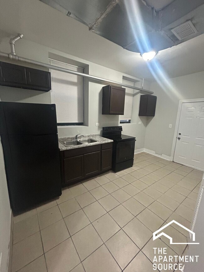 Foto del edificio - 2213 E 69th St