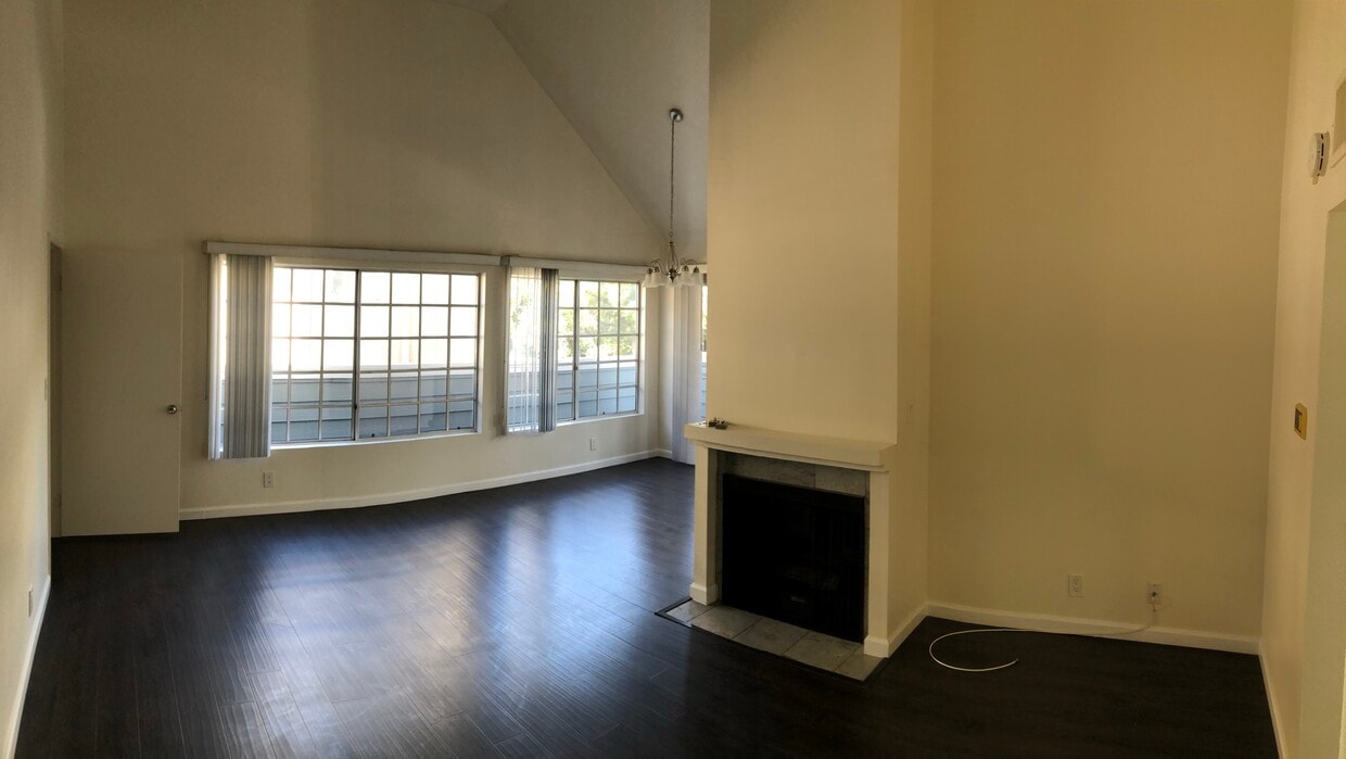 Primary Photo - 839 N Hayworth Ave