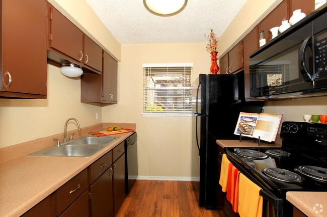 FULLY EQUIPPED KITCHEN - Avistar on the Hills