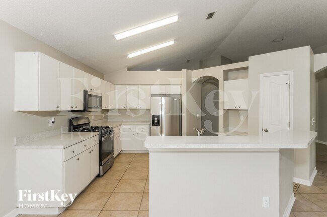Foto del edificio - 1403 Scotch Pine Dr