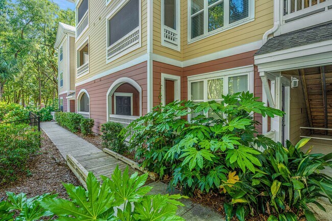 Building Photo - Daniel Island Living!