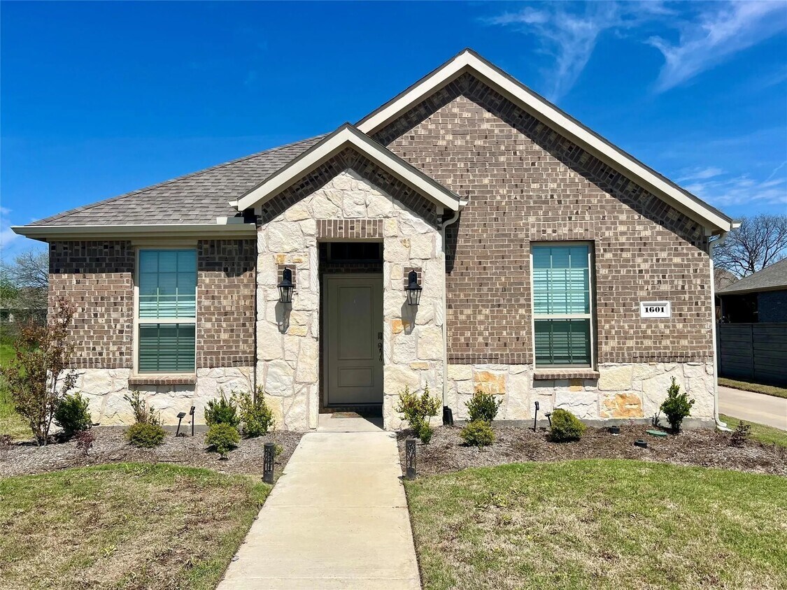 Foto principal - 1601 Blakely Pl