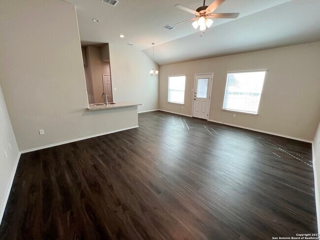 Foto del edificio - 629 Heathers Wy