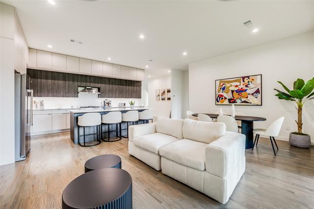 Foto del edificio - 3423 N Winnetka Ave