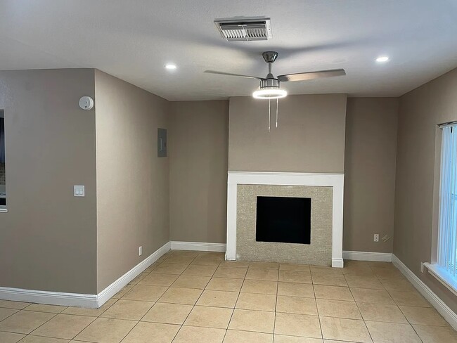 Foto del edificio - 1127 NW 7th Ave