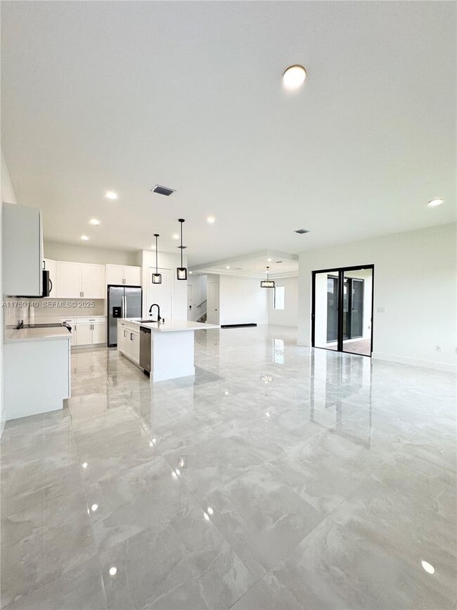 Building Photo - 5085 Panella Ave