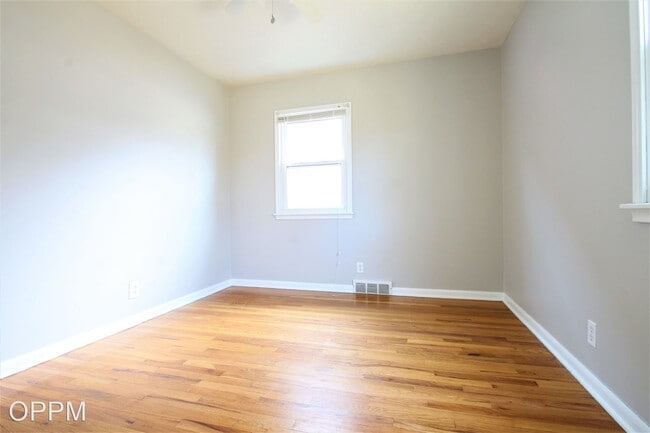 Building Photo - 2 br, 1 bath Apartment - 806 N 46th St