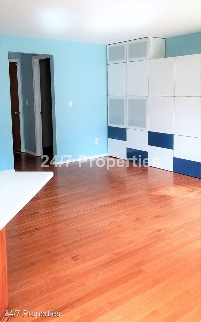 Building Photo - 3 br, 2.5 bath House - 4640 SW Cullen Blvd.