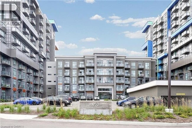 Building Photo - 450 Dundas St E