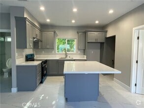 Building Photo - 15869 Las Flores St