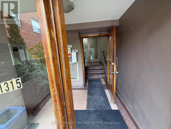Photo du bâtiment - 1315 Bayview Ave