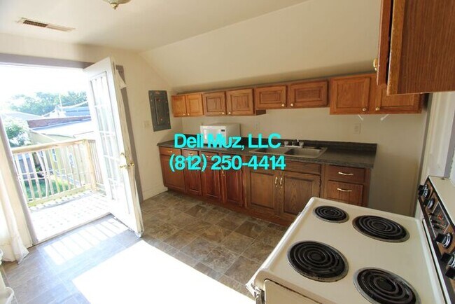 Building Photo - We Pay Water! Great Price on a 1 Bed, 1 Ba...