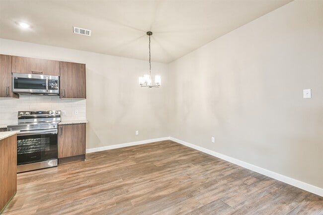 Building Photo - 25105 Pacific Wren Dr